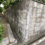 【丸亀市Ｕ様邸】ブロック塀撤去＆目隠しフェンス工事着工⛑｜経年劣化が進み、危険なブロック塀を撤去 (株)カインズガーデン