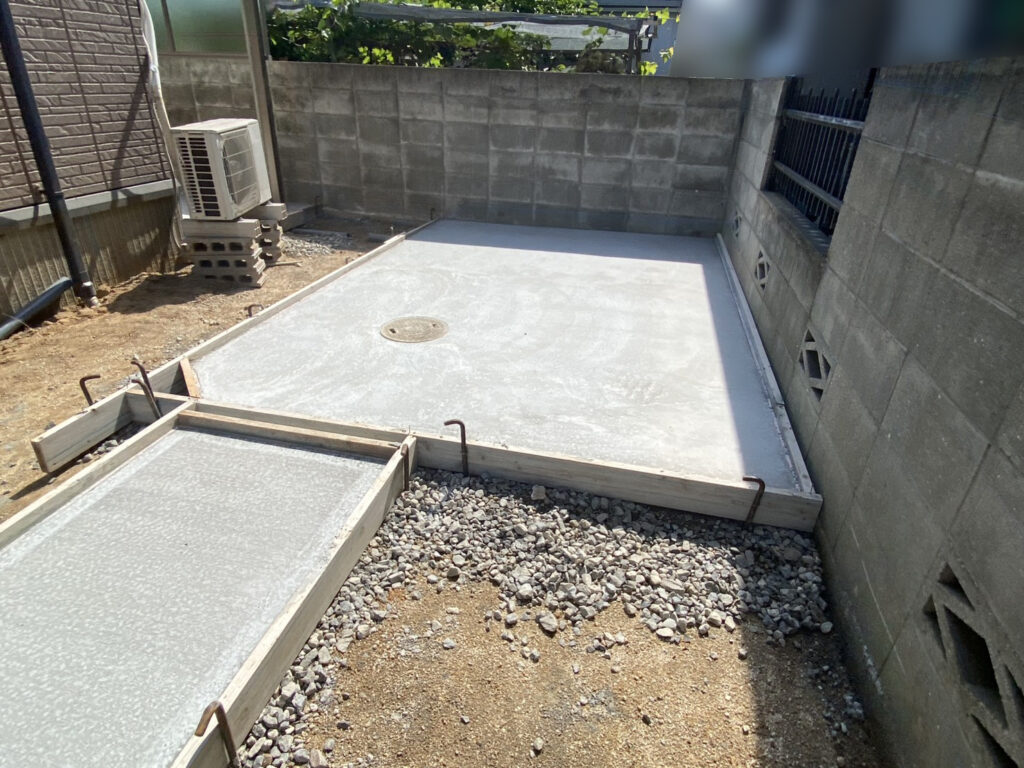 【坂出市Ｏ様邸】庭仕舞い工事｜お庭全面のコンクリート打設，広くて停めやすい駐車場になっていきます (株)カインズガーデン