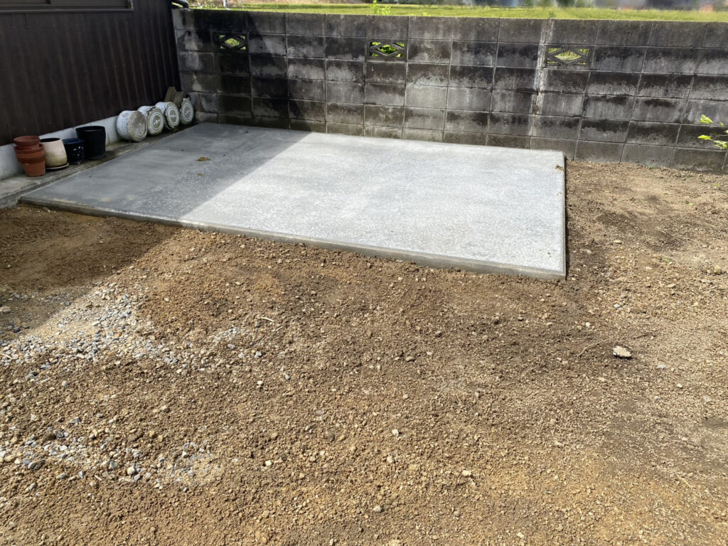 【多度津町Ｔ様邸】雑草対策＆駐車場工事｜お庭やお家ぐるりの裏庭、防草シートと砂利で雑草対策完了 (株)カインズガーデン