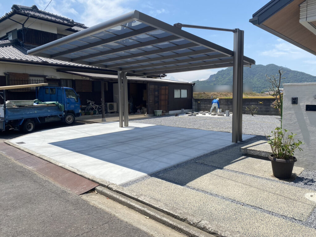 【多度津町Ｔ様邸】雑草対策＆駐車場工事㊗完工｜全面雑草対策完了！スタイリッシュな広々駐車場完成✨ (株)カインズガーデン