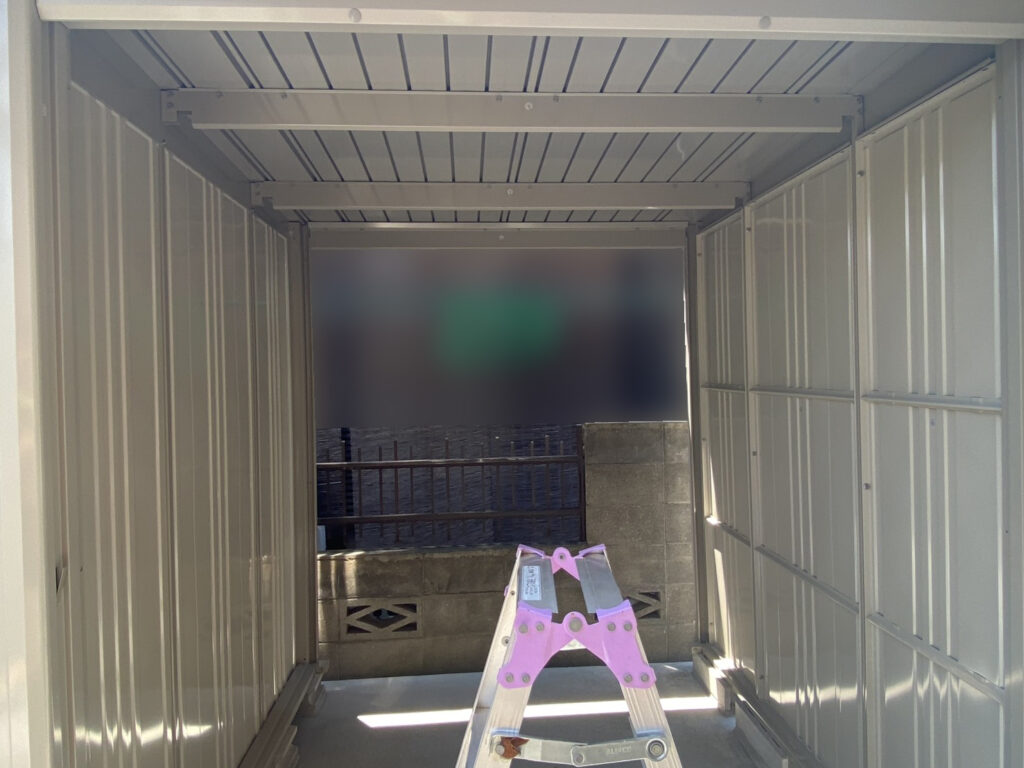 【坂出市Ｏ様邸】庭仕舞い工事｜お家周り・玄関周りの雑草対策完了✨門扉や照明に続き、物置仕上げます (株)カインズガーデン