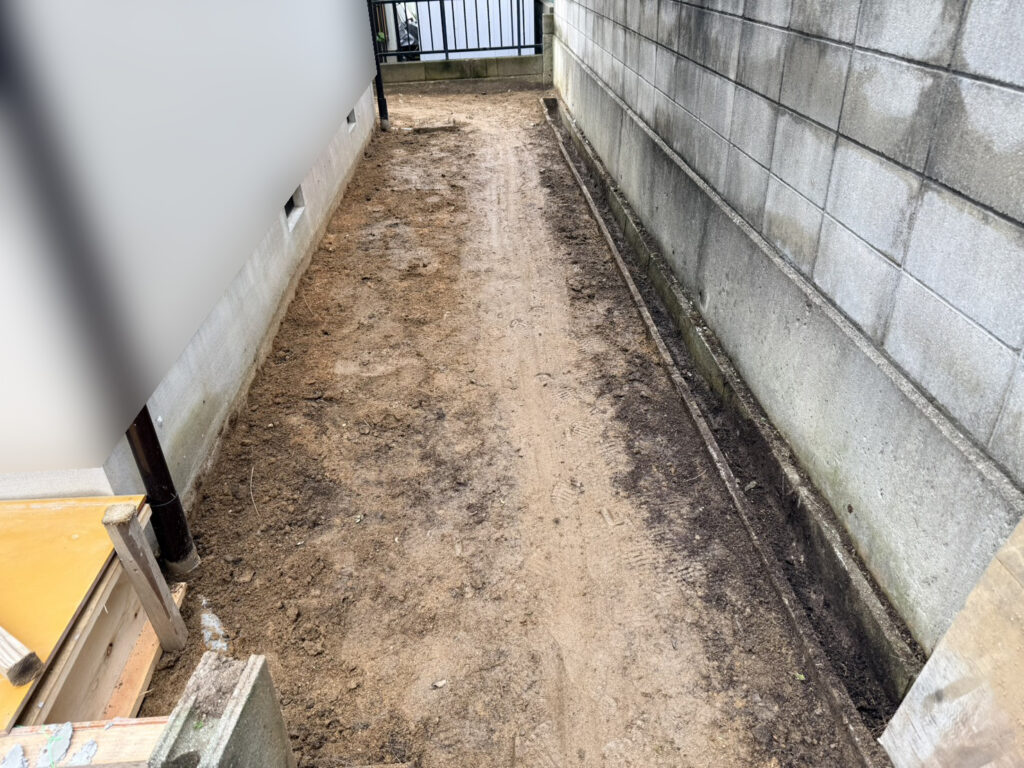 【綾川町Ｋ様邸】雑草対策＆庭仕舞い工事｜コンクリートステップ延長完了✨鋤取り整地も進んでいます (株)カインズガーデン