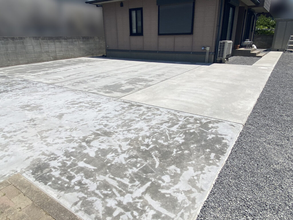【坂出市Ｏ様邸】庭仕舞い工事㊗完工｜コンクリートのスッキリ広々駐車場完成！雑草対策もバッチリです (株)カインズガーデン