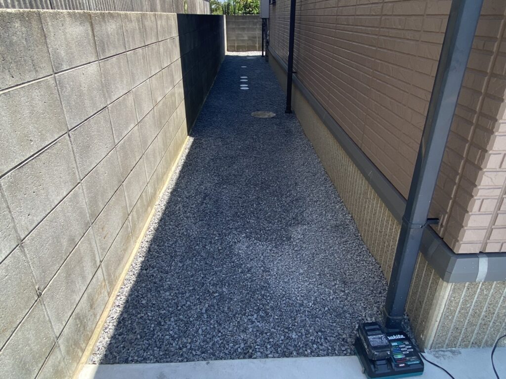 【坂出市Ｏ様邸】庭仕舞い工事㊗完工｜コンクリートのスッキリ広々駐車場完成！雑草対策もバッチリです (株)カインズガーデン