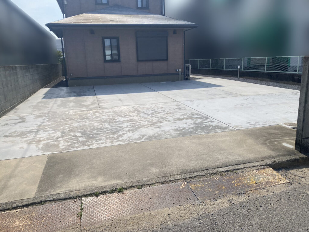 【坂出市Ｏ様邸】庭仕舞い工事㊗完工｜コンクリートのスッキリ広々駐車場完成！雑草対策もバッチリです (株)カインズガーデン