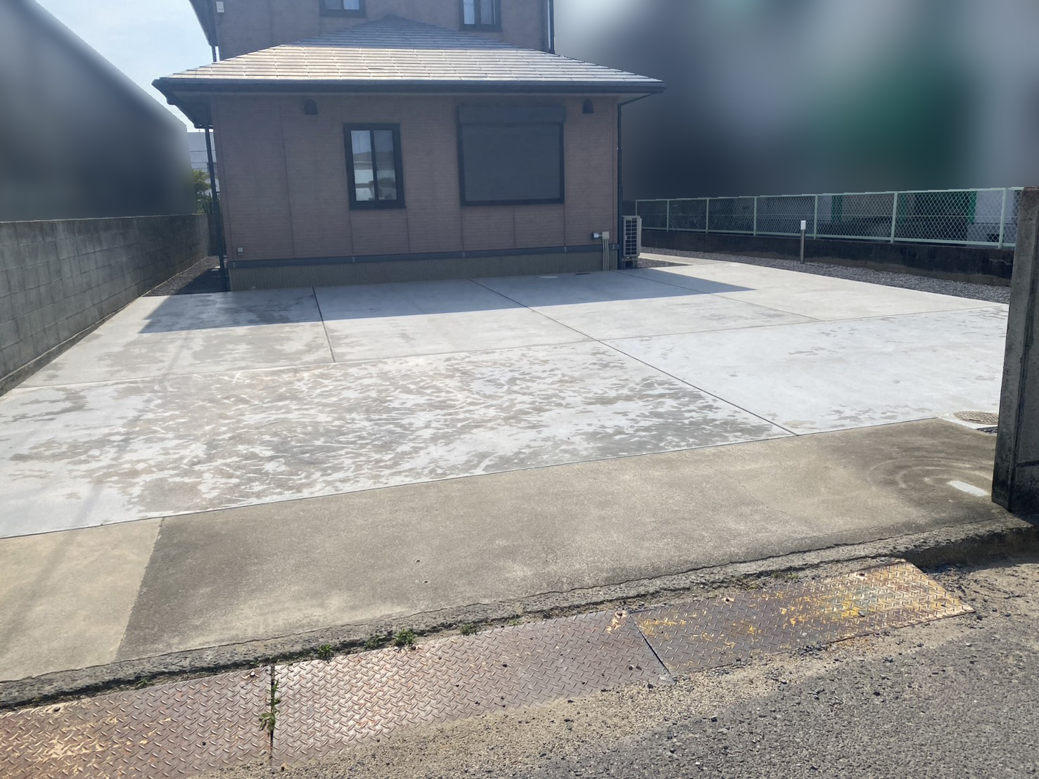 【坂出市Ｏ様邸】庭仕舞い工事㊗完工｜コンクリートのスッキリ広々駐車場完成！雑草対策もバッチリです (株)カインズガーデン
