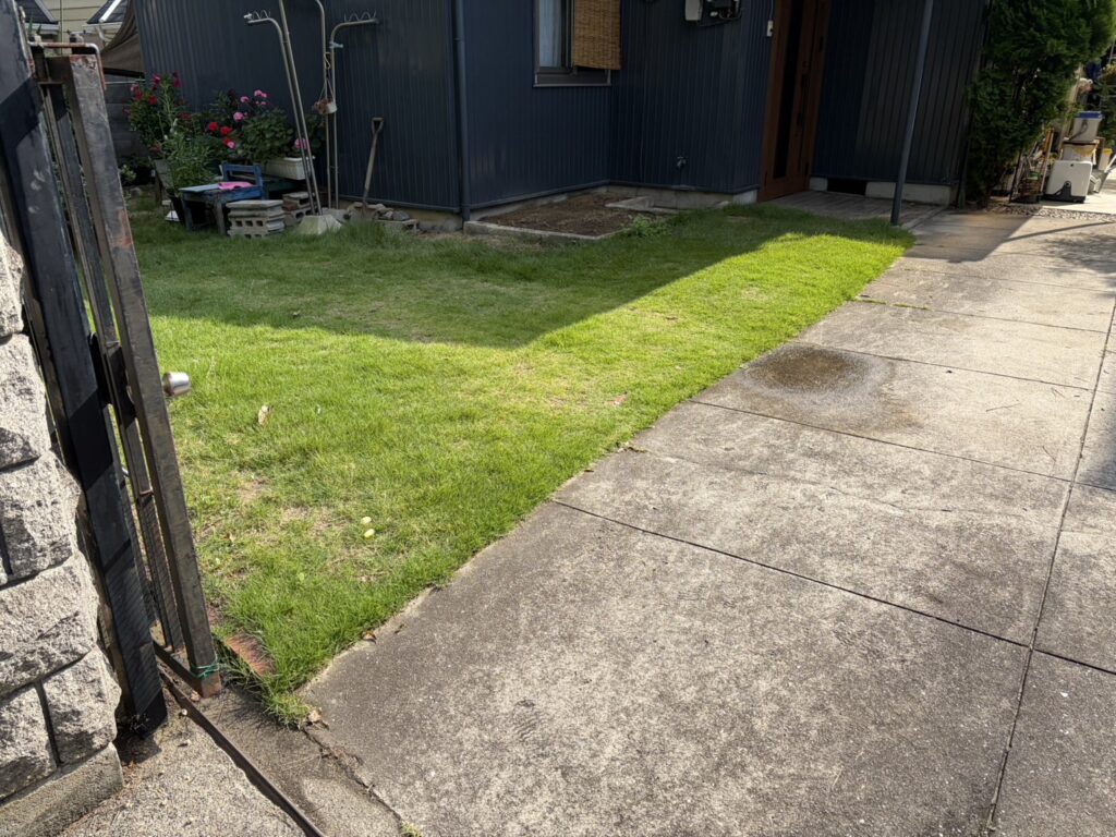 【丸亀市ＴＡ様邸】庭仕舞い工事着工⛑｜石造りの門柱・花壇や庭木植栽・天然芝撤去し広々駐車場へ✨ (株)カインズガーデン