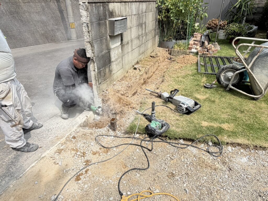 【丸亀市ＴＡ様邸】庭仕舞い工事｜門柱撤去や塀カットし間口を広く✨コンクリート打設準備も進めます (株)カインズガーデン