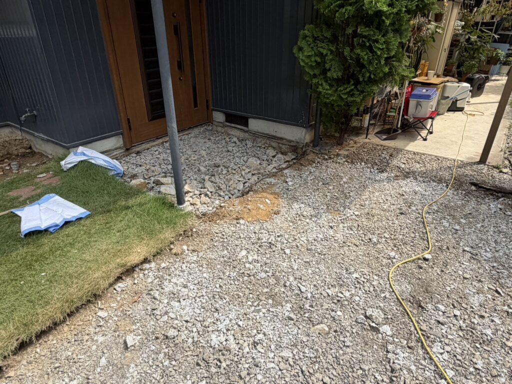 【丸亀市ＴＡ様邸】庭仕舞い工事｜門柱撤去や塀カットし間口を広く✨コンクリート打設準備も進めます (株)カインズガーデン