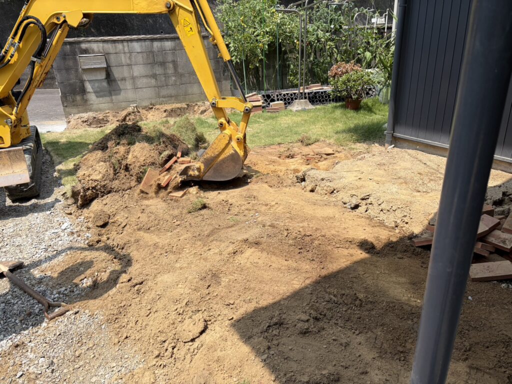 【丸亀市ＴＡ様邸】庭仕舞い工事｜門柱撤去や塀カットし間口を広く✨コンクリート打設準備も進めます (株)カインズガーデン