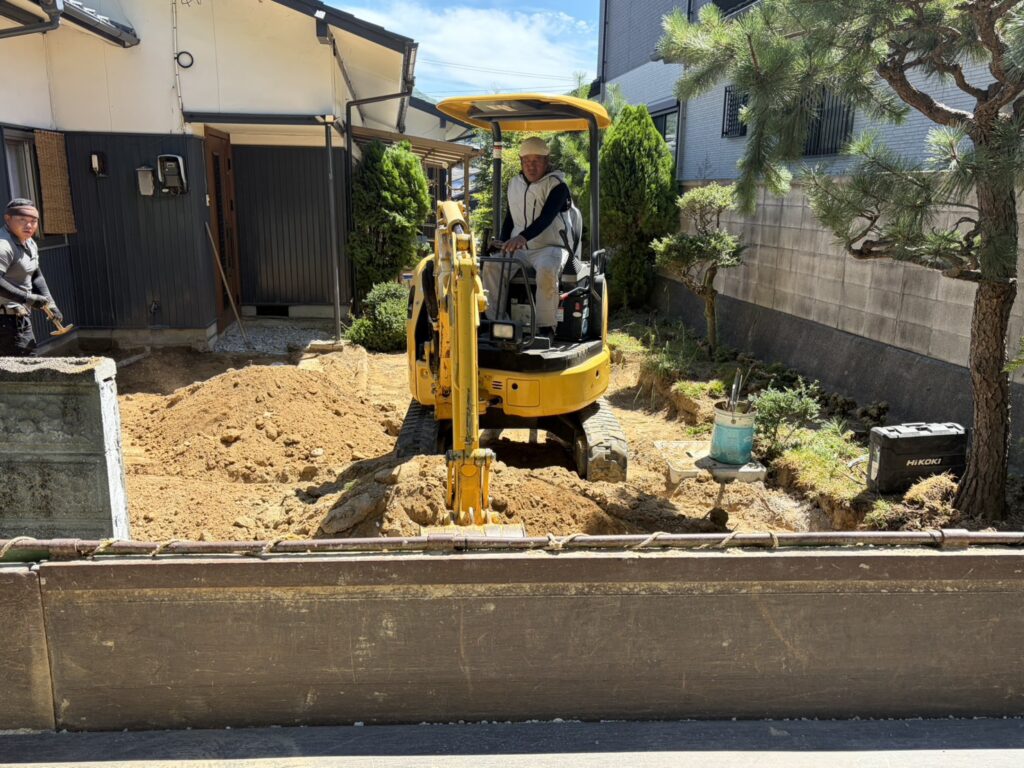 【丸亀市ＴＡ様邸】庭仕舞い工事｜門柱撤去や塀カットし間口を広く✨コンクリート打設準備も進めます (株)カインズガーデン