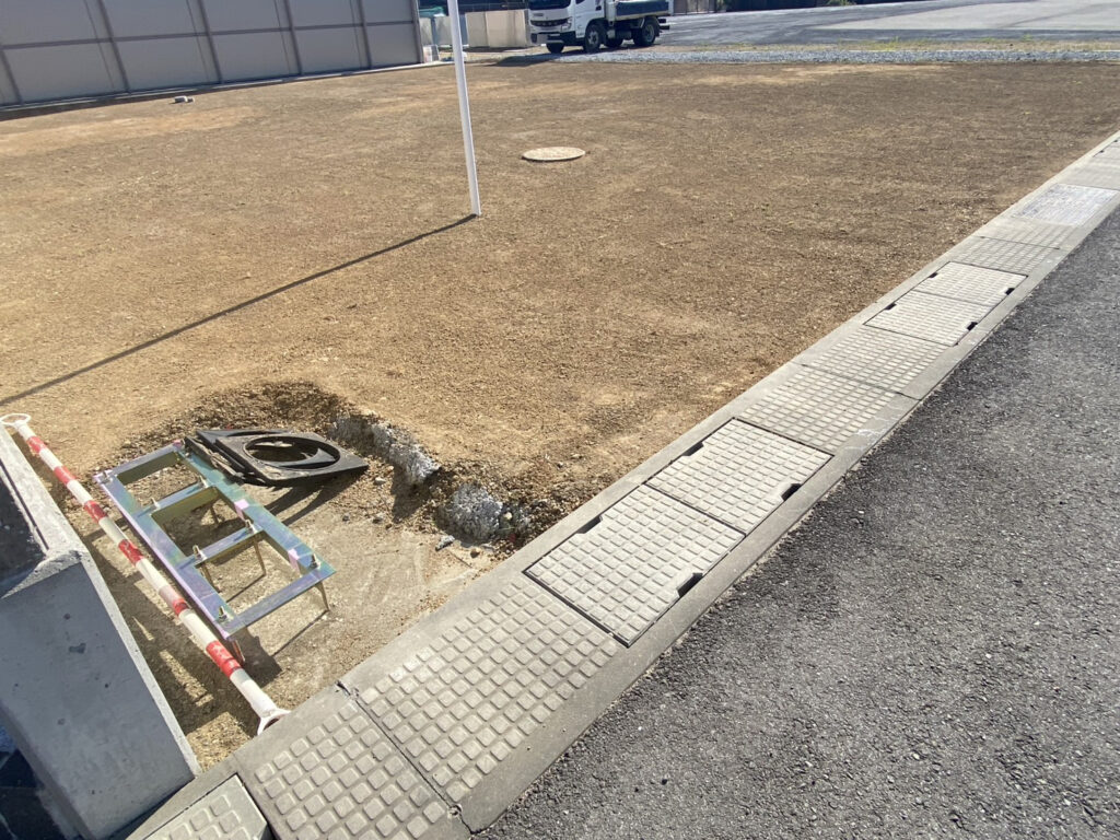 【香南町法人様】雑草対策工事㊗完工｜雑草撤去や整地で下地バッチリ！防草シートでスッキリ綺麗に完了 (株)カインズガーデン｜香川県の庭じまい工事