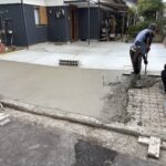【丸亀市ＴＡ様邸】庭仕舞い工事｜最終コンクリート打設無事完了！綺麗にコテ押さえをし養生に入ります (株)カインズガーデン｜香川の庭リフォーム，雑草対策