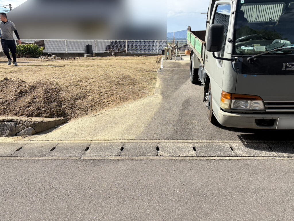 【綾川町Ｓ様邸】庭リフォーム工事着工⛑｜コンクリート面拡張＆隣の小屋前までコンクリートの道で繋げます (株)カインズガーデン