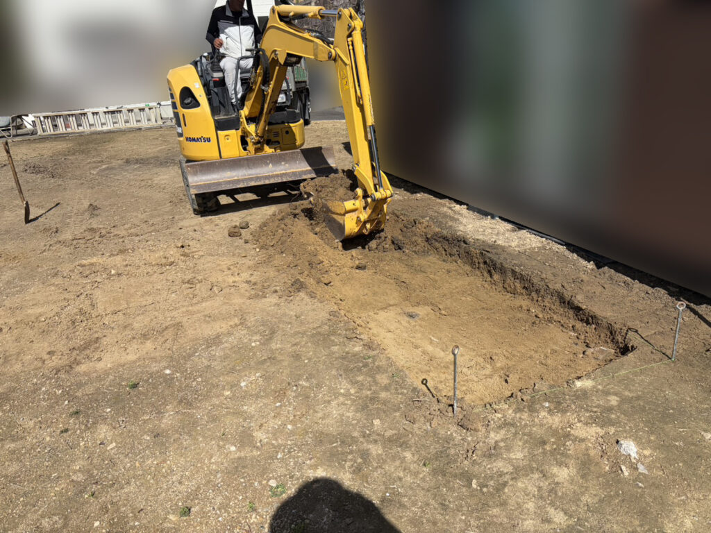 【綾川町Ｓ様邸】庭リフォーム工事着工⛑｜コンクリート面拡張＆隣の小屋前までコンクリートの道で繋げます (株)カインズガーデン