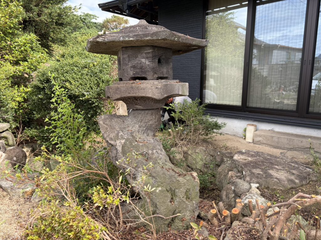 【高松市Ｈ様邸】庭仕舞い工事着工⛑｜生垣や庭木撤去し、駐車場・目隠しフェンスや雑草対策をします (株)カインズガーデン