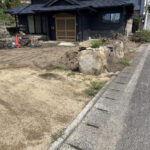 【高松市Ｈ様邸】庭仕舞い工事｜生垣や石垣内の伐根完了！石の門柱も撤去し、道路面スッキリ視界良好✨ (株)カインズガーデン