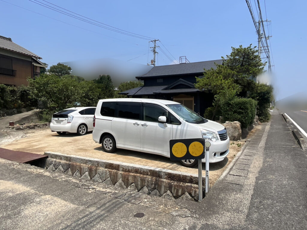 【高松市Ｈ様邸】庭仕舞い工事着工⛑｜生垣や庭木撤去し、駐車場・目隠しフェンスや雑草対策をします (株)カインズガーデン