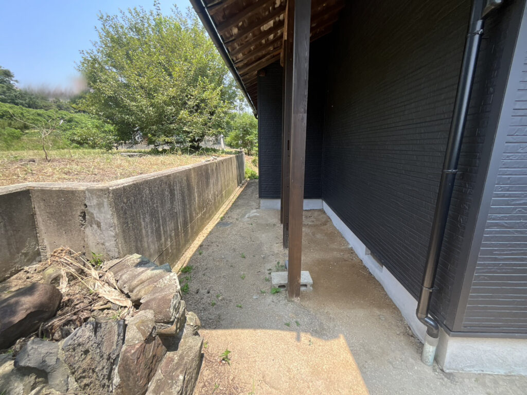 【高松市Ｈ様邸】庭仕舞い工事着工⛑｜生垣や庭木撤去し、駐車場・目隠しフェンスや雑草対策をします (株)カインズガーデン