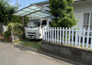 【高松市Ｋ様邸】人工芝や天然芝撤去し駐車場拡張＆庭木伐採等、庭リフォーム工事着工⛑ (株)カインズガーデン｜香川の庭仕舞い