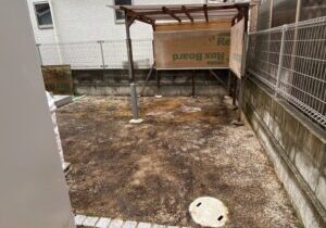 【高松市Ｓ様邸】「バイクを置けるようにして２面を囲いたい」バイクガレージ工事、本日着工⛑ (株)カインズガーデン｜香川の庭仕舞い，雑草対策