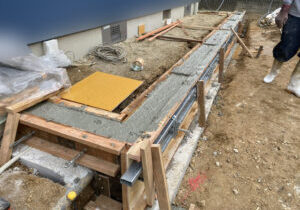 【綾川町Ｙ様邸】駐車場拡張工事｜コンクリート基礎や裏庭の土間コンクリート打設 (株)カインズガーデン｜香川の庭仕舞い工事