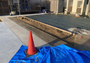 【綾川町Ｍ様邸】庭仕舞い＆駐車場拡張工事｜物置移設完了👌防草シートと砂利で雑草対策施工中 (株)カインズガーデン