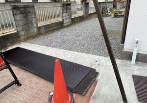 【高松市ＫＵ様邸】雑草対策＆庭仕舞い工事｜裏庭やお家周りの雑草対策，波板ポリカ交換等の仕上げ中 (株)カインズガーデン