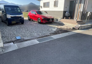 【丸亀市Ｙ様邸】駐車場とカーポート工事着工⛑｜砂利や枕木撤去・鋤取り等、駐車場リフォーム開始です (株)カインズガーデン