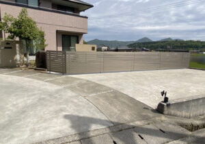 【まんのう町Ｓ様邸】垣根撤去＆目隠しフェンス工事㊗完工｜スッキリ綺麗✨目隠しフェンス完成 (株)カインズガーデン