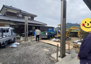 【多度津町Ｔ様邸】雑草対策＆駐車場工事｜カーポート柱を建て、駐車場や物置下の土間コンクリート打設 (株)カインズガーデン