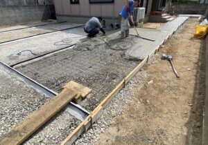 【坂出市Ｏ様邸】庭仕舞い工事｜お庭全面のコンクリート打設，広くて停めやすい駐車場になっていきます (株)カインズガーデン