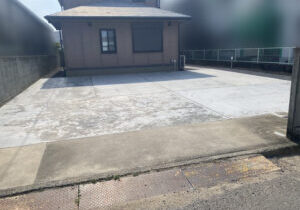 【坂出市Ｏ様邸】庭仕舞い工事㊗完工｜コンクリートのスッキリ広々駐車場完成！雑草対策もバッチリです (株)カインズガーデン