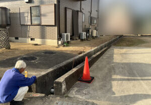 【東讃Ｍ様邸】メッシュフェンス設置工事、本日着工⛑ (株)カインズガーデン｜香川県の庭リフォーム，庭じまい工事