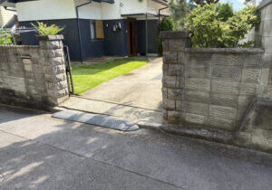 【丸亀市ＴＡ様邸】庭仕舞い工事着工⛑｜石造りの門柱・花壇や庭木植栽・天然芝撤去し広々駐車場へ✨ (株)カインズガーデン