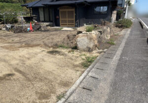 【高松市Ｈ様邸】庭仕舞い工事｜生垣や石垣内の伐根完了！石の門柱も撤去し、道路面スッキリ視界良好✨ (株)カインズガーデン