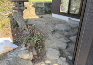 【高松市Ｈ様邸】庭仕舞い工事｜伐根で道路面スッキリ✨大きな木の伐採や池周りも綺麗にします (株)カインズガーデン