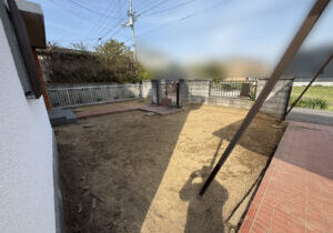 【高松市ＫＵ様邸】雑草対策＆庭じまい工事｜生垣や庭木植栽の撤去系完了✨土間コンクリート打設準備中 (株)カインズガーデン