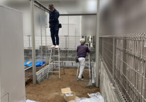 【高松市Ｓ様邸】バイクガレージ設置中｜バイクガレージ組み立てます (株)カインズガーデン｜香川県の庭リフォーム工事