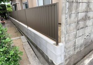 【丸亀市Ｕ様邸】ブロック塀撤去＆目隠しフェンス工事㊗完工｜スッキリ明るく、安全な境界面が完成✨ (株)カインズガーデン